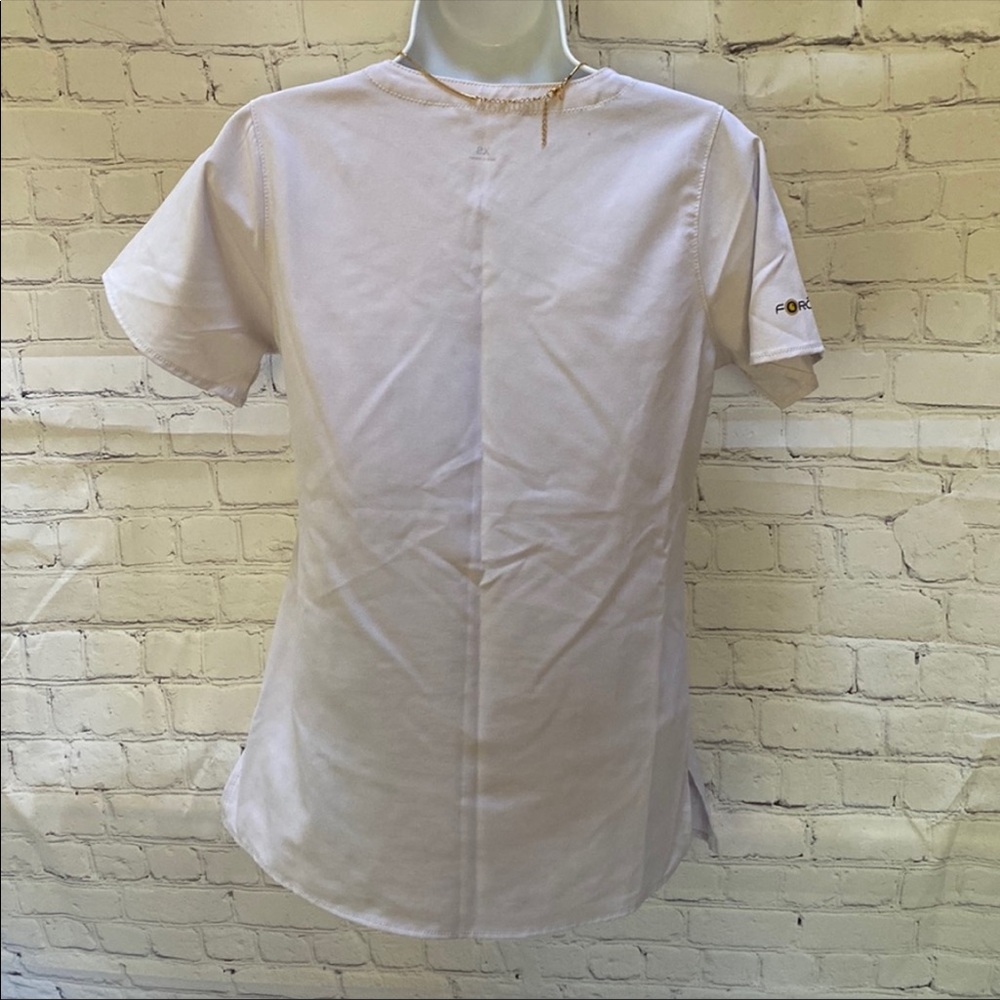 Carhardtt Top. Like new. Perfect for a nurse. - Picture 3 of 4